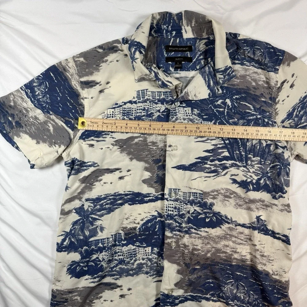 Banana Republic Slim Fit Tropical Graphic Rayon Short Sleeve Button-Up Shirt L